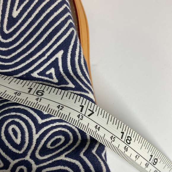 Dooney and Burke swirl signature canvas shoulder bag - Picture 4 of 5